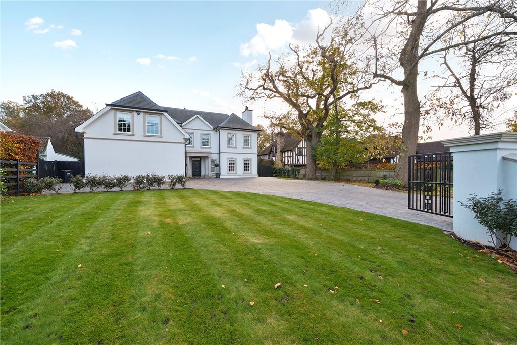 6 bed detached house for saleWorlds End Lane, Chelsfield Park BR6 photo 4