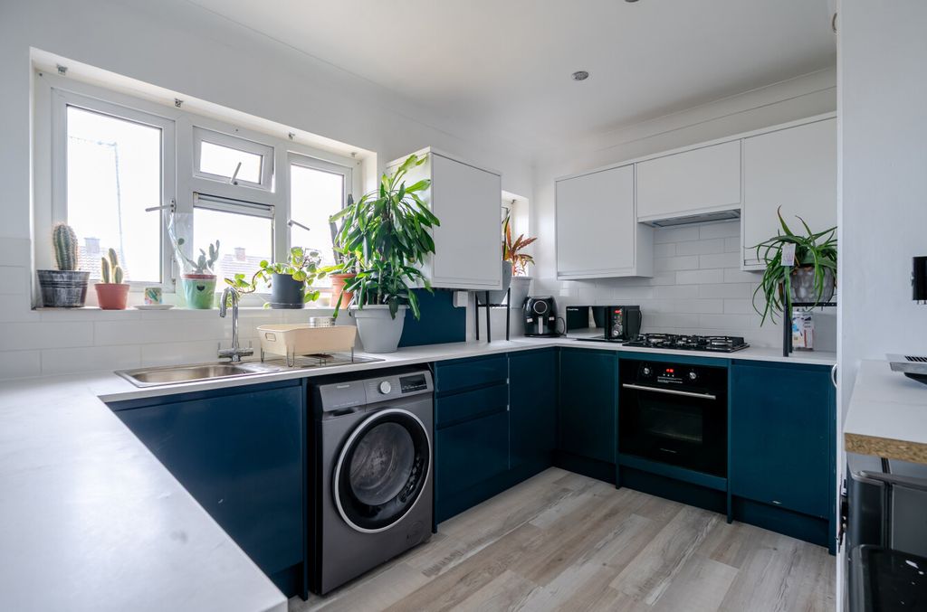 Additional image 3 of 2 bed flat for saleFetherston Road, Lancing, West Sussex BN15