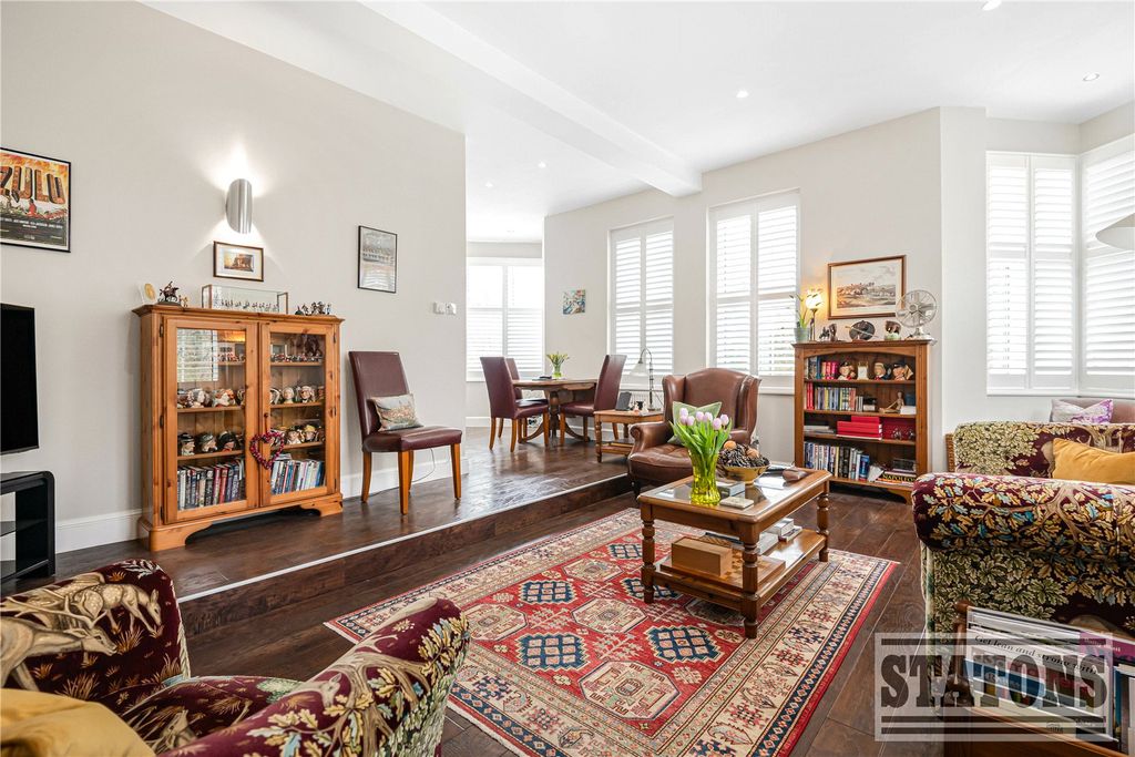 Additional image 2 of 2 bed flat for saleRydal Mount, Santers Lane, Potters Bar, Hertfordshire EN6