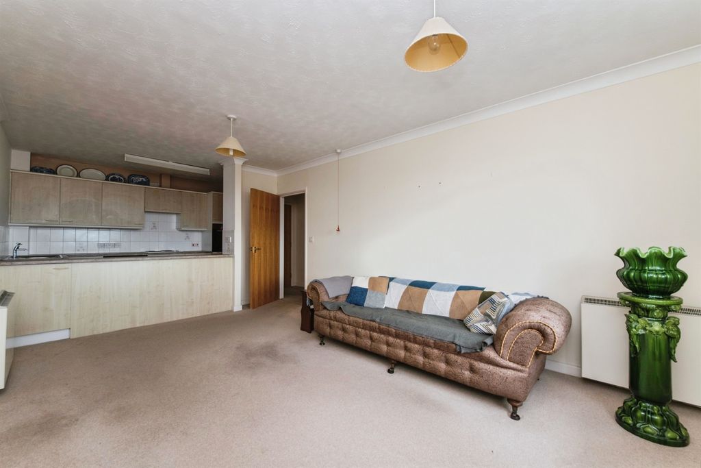 Additional image 5 of 2 bed flat for saleAnning Road, Lyme Regis DT7
