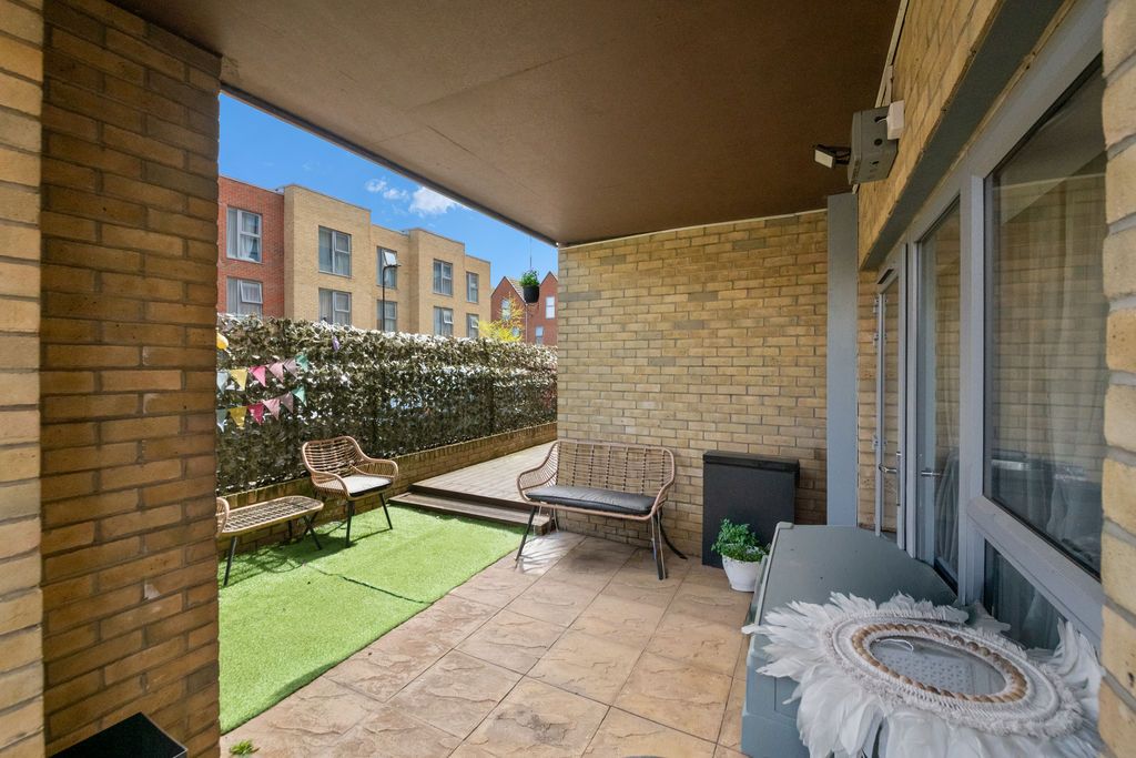Additional image 8 of 2 bed flat for saleLarkspur Court, Rectory Park Avenue, Northolt UB5