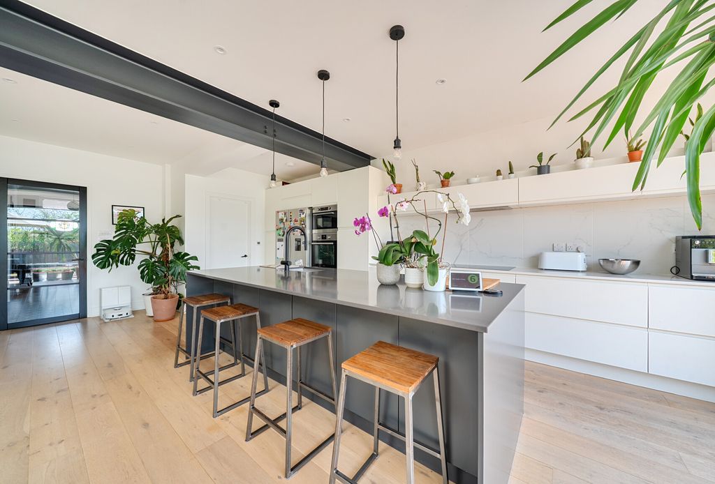 Additional image 3 of 3 bed semi-detached house for saleArundel Avenue, Morden SM4