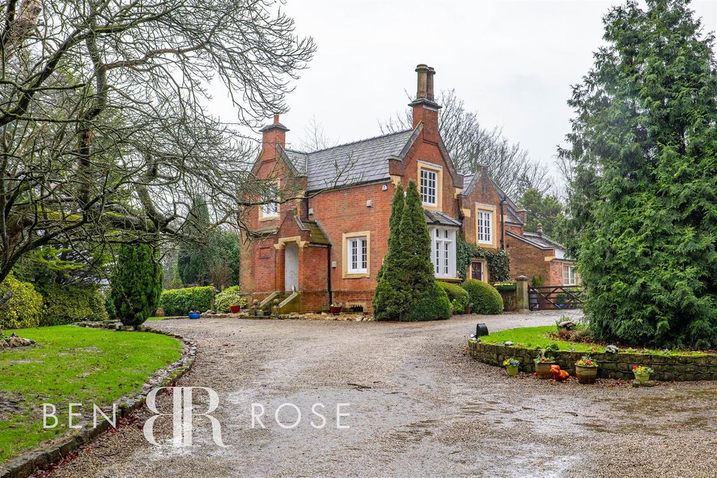 4 bed detached house for saleThe Grange, D'urton Lane, Broughton, Preston PR3