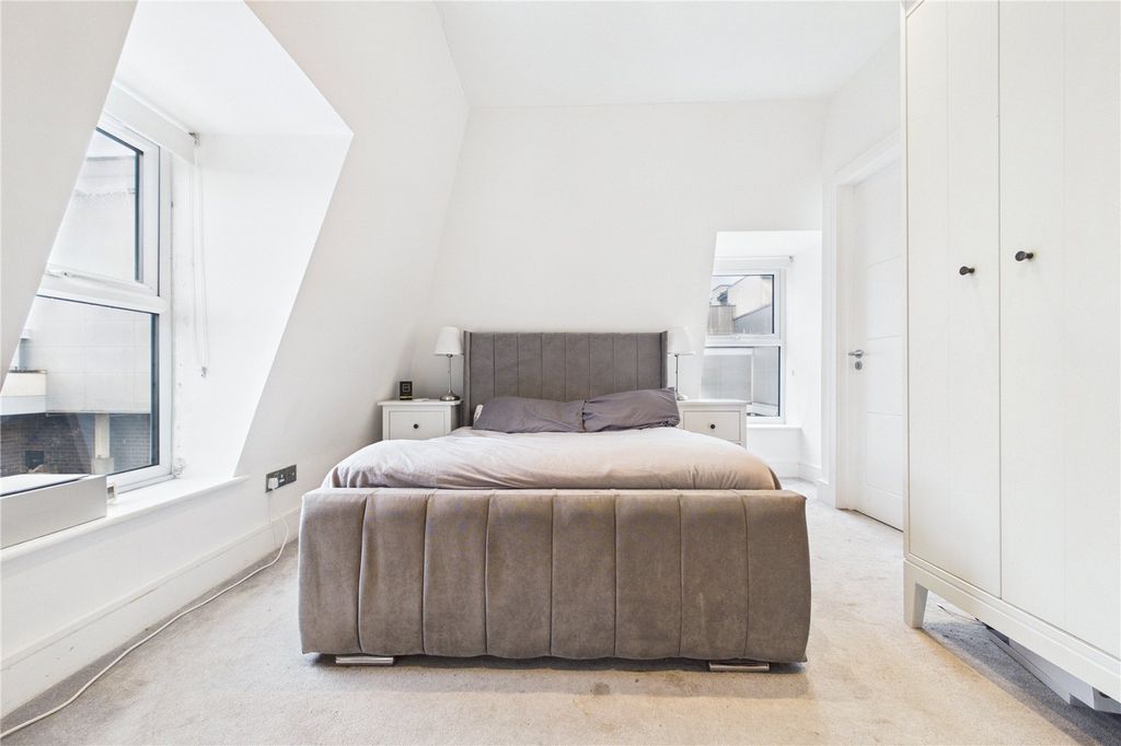 Additional image 8 of 2 bed flat for salePark Street, Newbury, Berkshire RG14