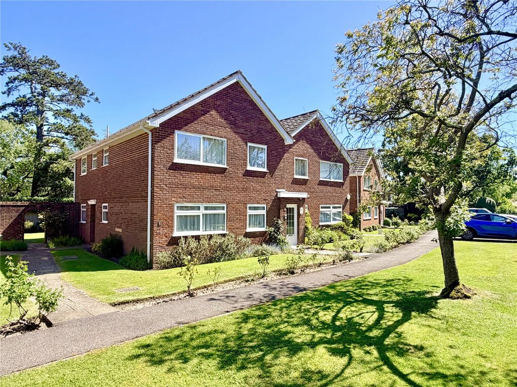 3 bed flat for saleMariners Court, Lymington, Hampshire SO41