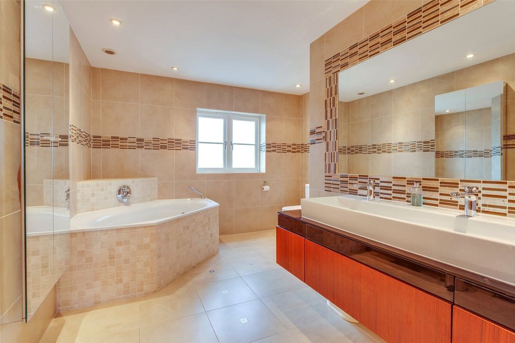 Additional image 11 of 6 bed detached house for saleBeechwood Drive, Marlow, Buckinghamshire SL7