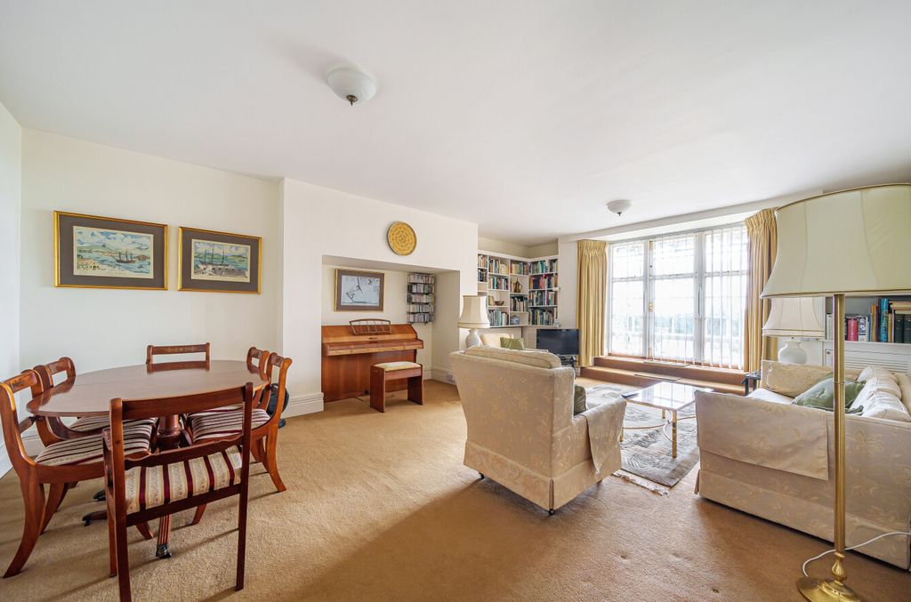 2 bed flat for saleSwan Green, Emery Down, Lyndhurst SO43 photo 2