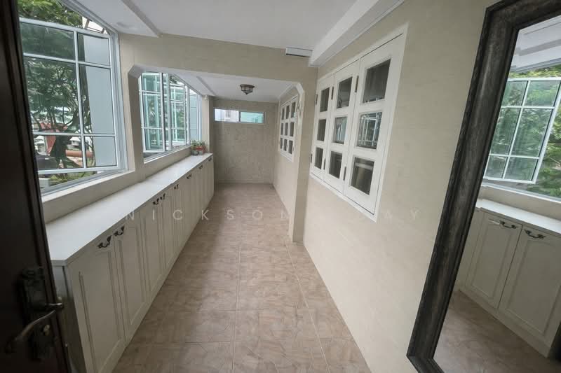 847 Woodlands Street 82 photo 3