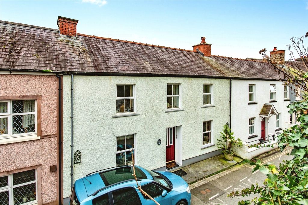 4 bed terraced house for saleChurch Street, Llandeilo, Carmarthenshire SA19