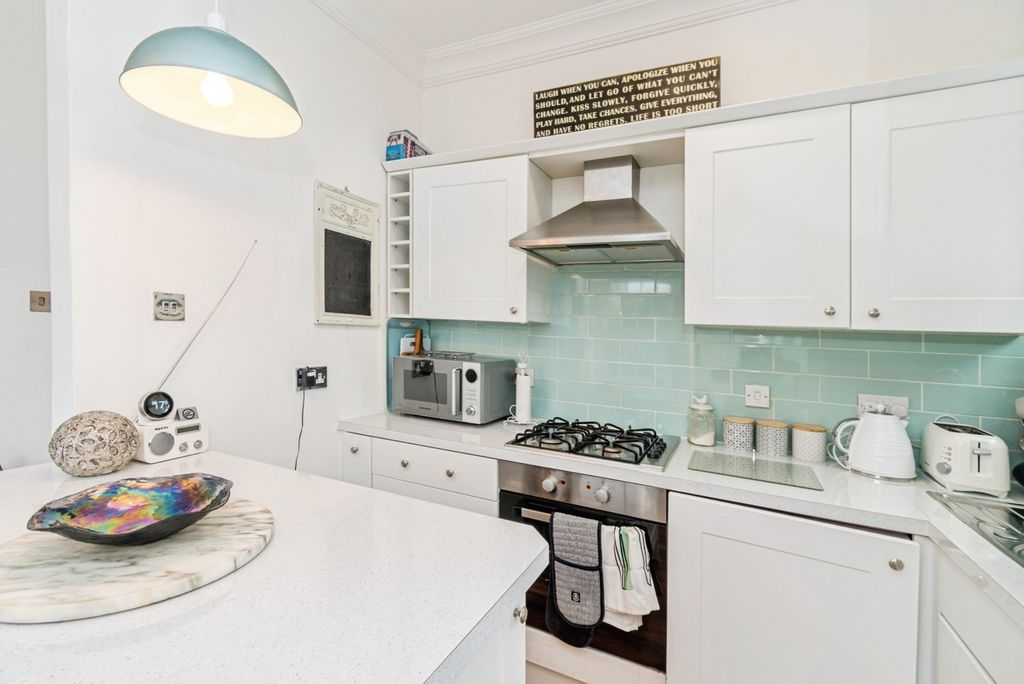Additional image 12 of 1 bed flat for saleGosport Lane, Lyndhurst, Hampshire SO43