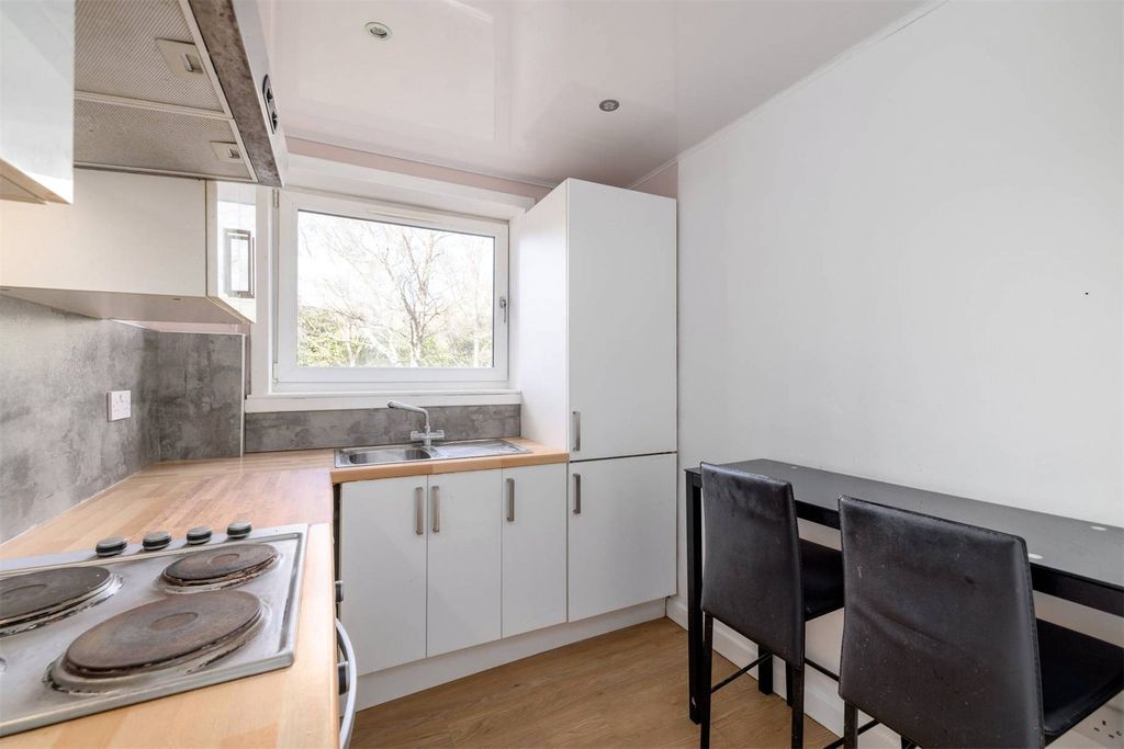 2 bed flat for sale2/22, Pentland Drive, Comiston, Edinburgh EH10 photo 5