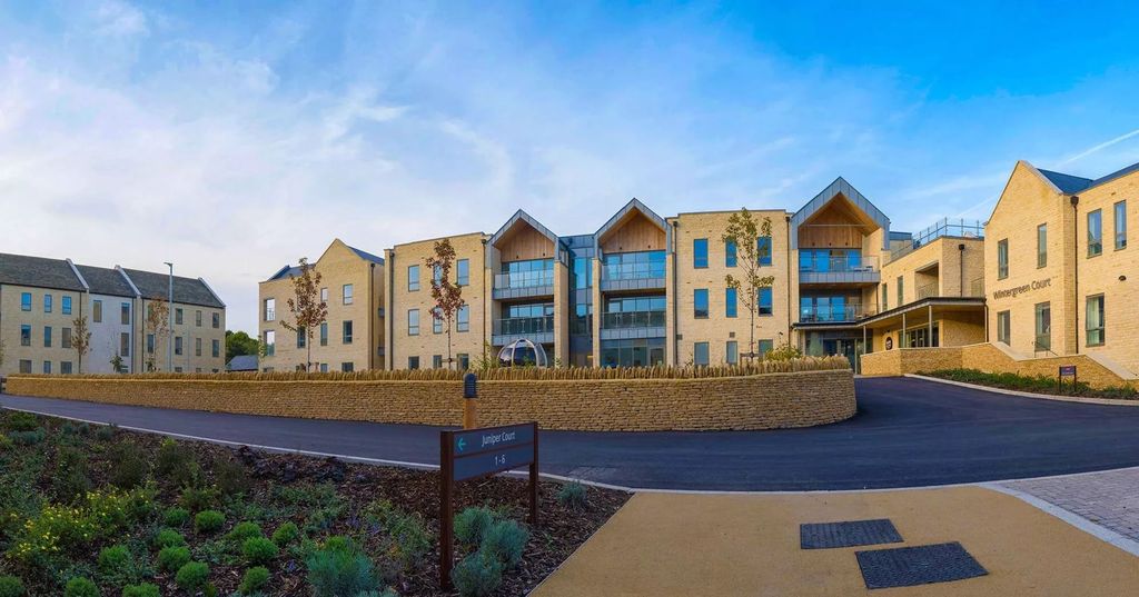 2 bed flat for saleWintergreen Court, Fosseway GL54