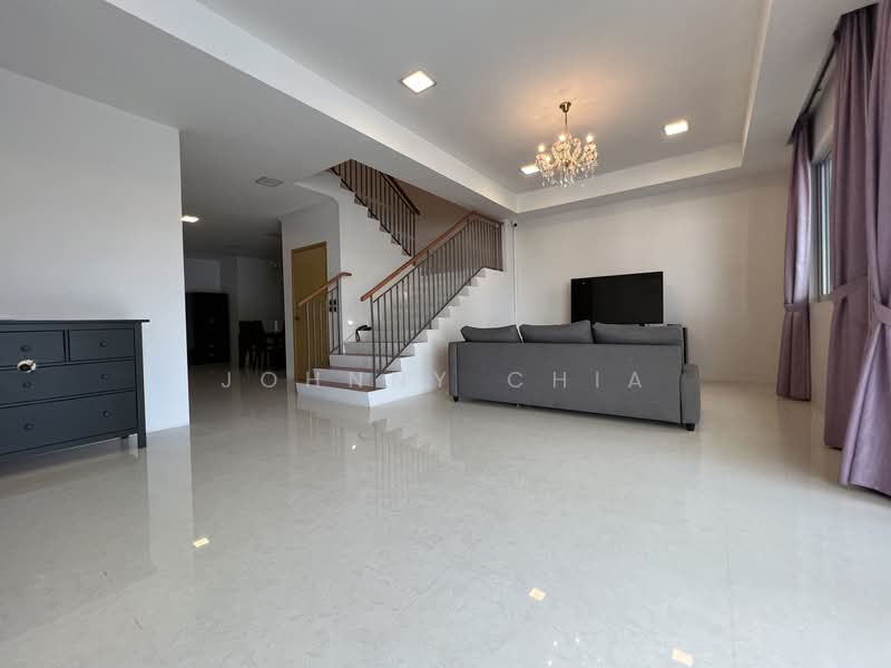 Chartwell Drive photo 2