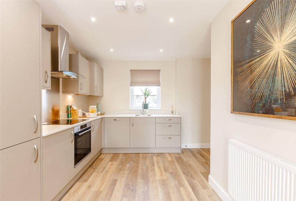 Additional image 5 of 2 bed flat for saleSteel Close, Newbury, Berkshire RG14