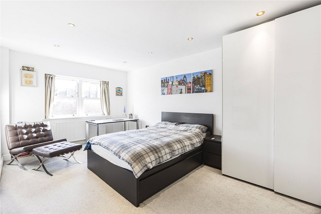Additional image 16 of 5 bed detached house for saleWestwood Close, Potters Bar, Hertfordshire EN6