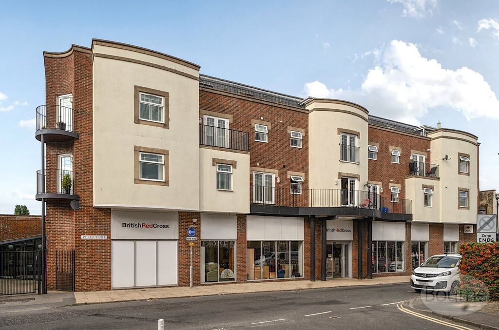 1 bed flat for saleSwan Street, Petersfield, Hampshire GU32