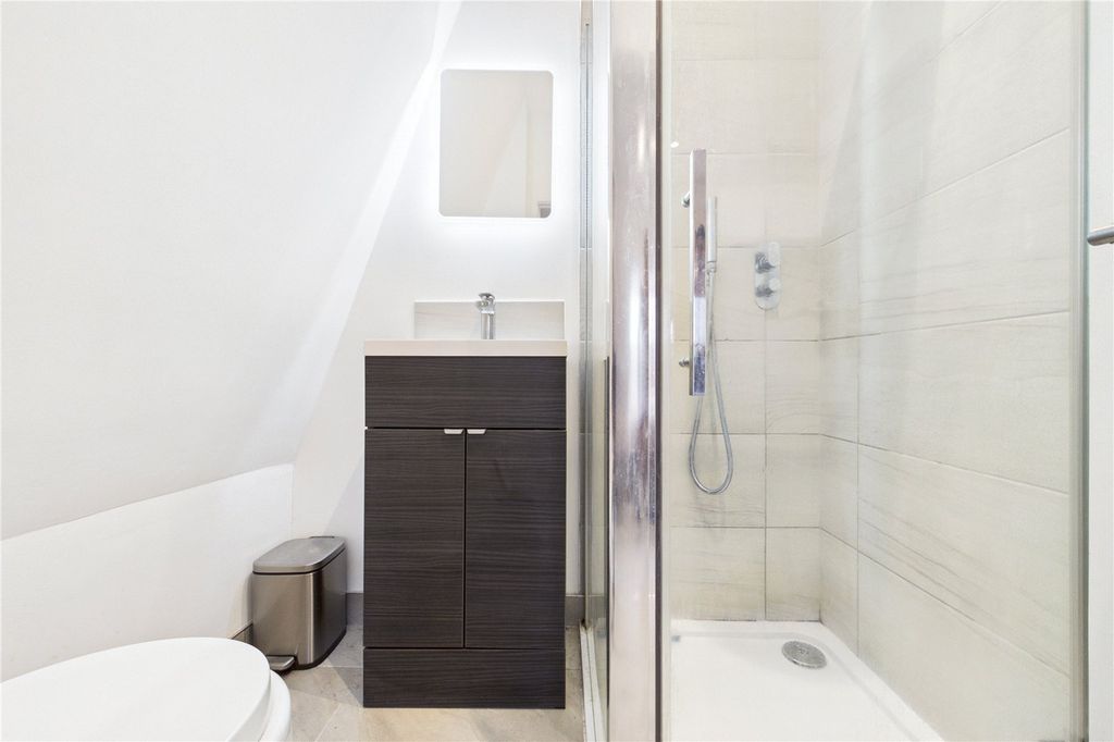 Additional image 10 of 2 bed flat for salePark Street, Newbury, Berkshire RG14