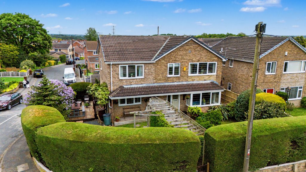 5 bed detached house for saleStorrs Hill Road, Ossett WF5