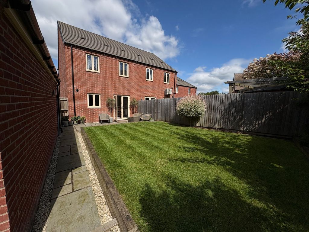 Additional image 15 of 3 bed semi-detached house for saleDale Close, Lutterworth LE17