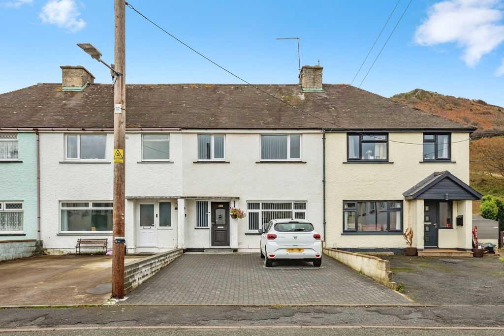 3 bed terraced house for saleHeol Islwyn, Llanrhystud, Ceredigion SY23