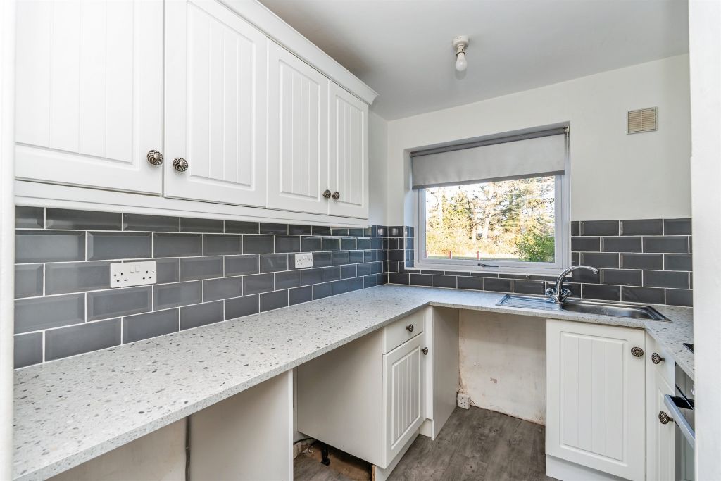 2 bed maisonette for saleArchers Close, Calmore, Southampton SO40 photo 5