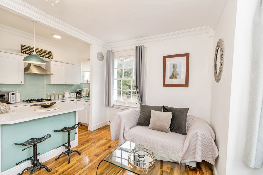Additional image 2 of 1 bed flat for saleGosport Lane, Lyndhurst, Hampshire SO43