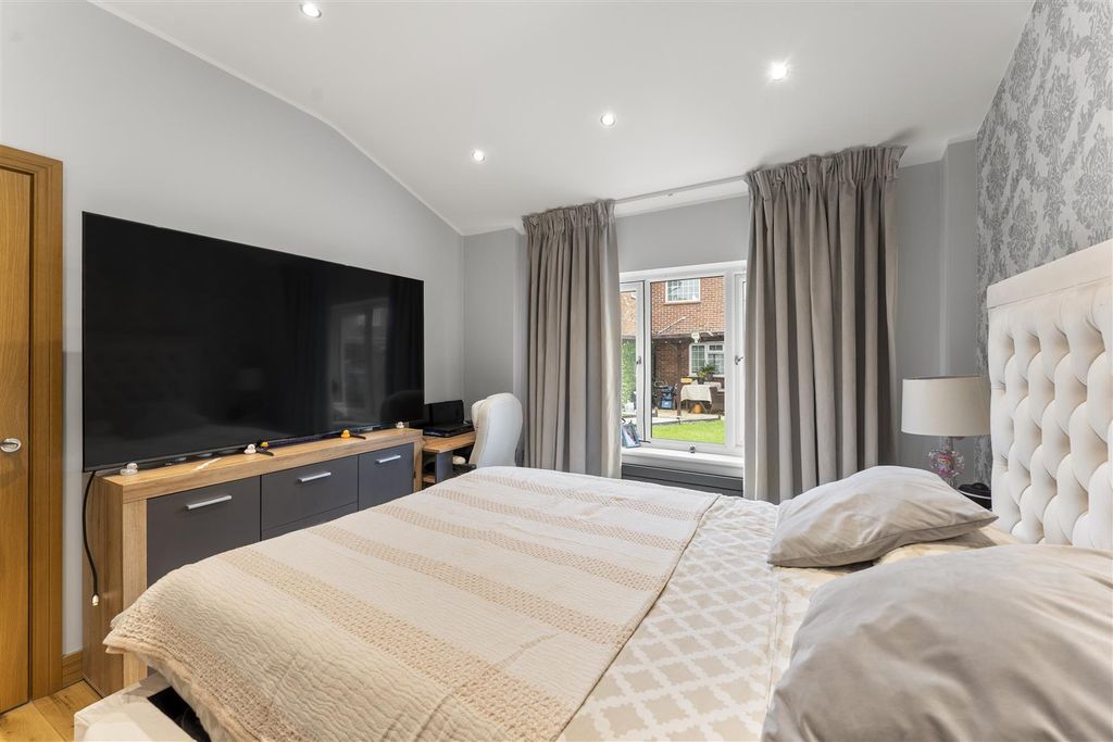 Additional image 7 of 6 bed semi-detached house for saleRushdene Crescent, Northolt UB5