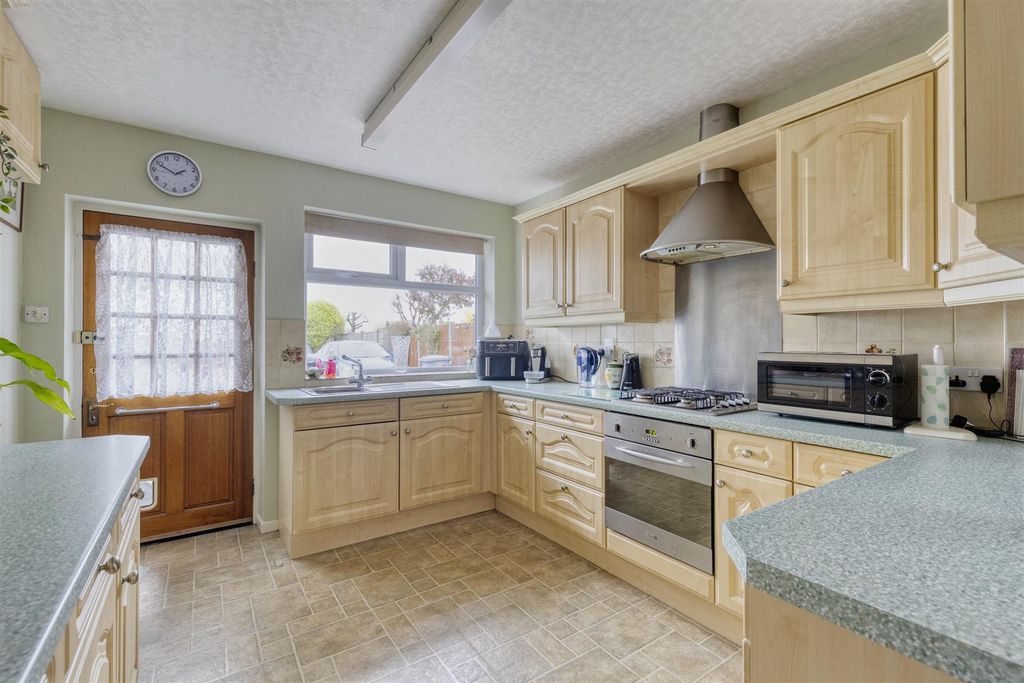 Additional image 7 of 3 bed detached bungalow for saleColleys Lane, Willaston, Cheshire CW5