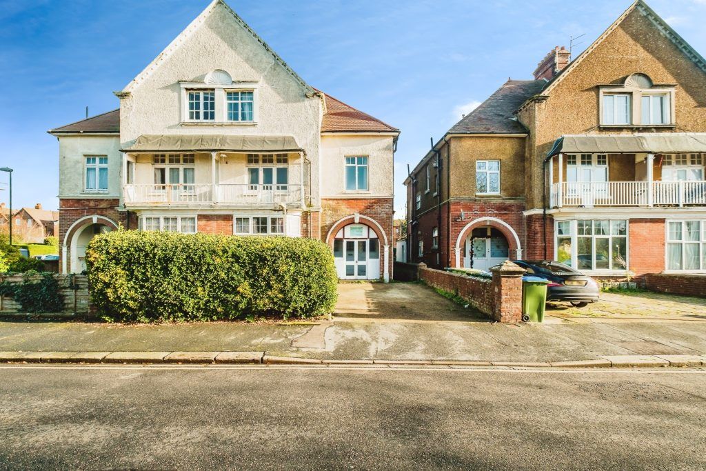 8 bed semi-detached house for saleBeach Road, Littlehampton BN17
