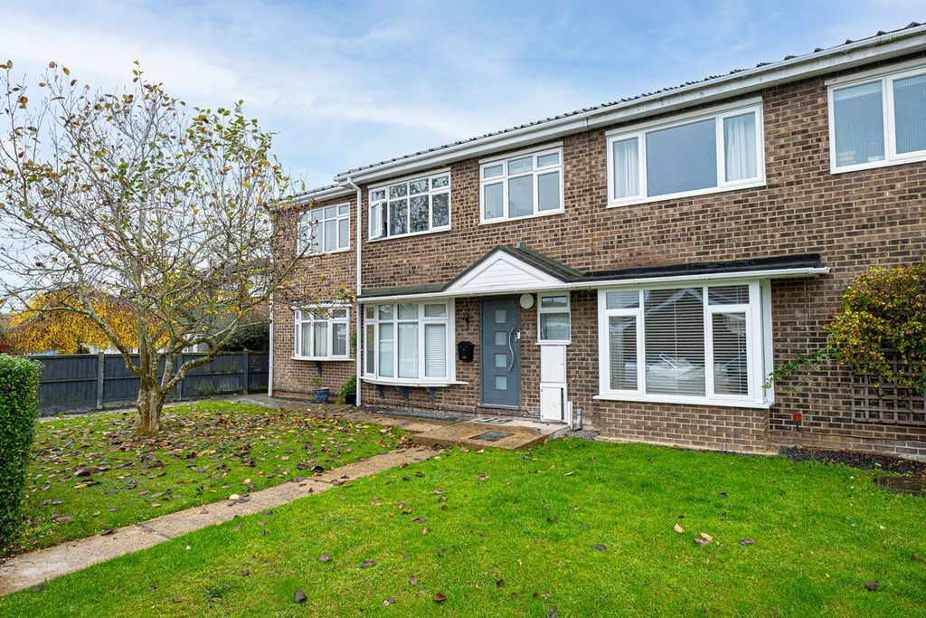 4 bed semi-detached house for saleSteeplefield, Leigh-On-Sea SS9