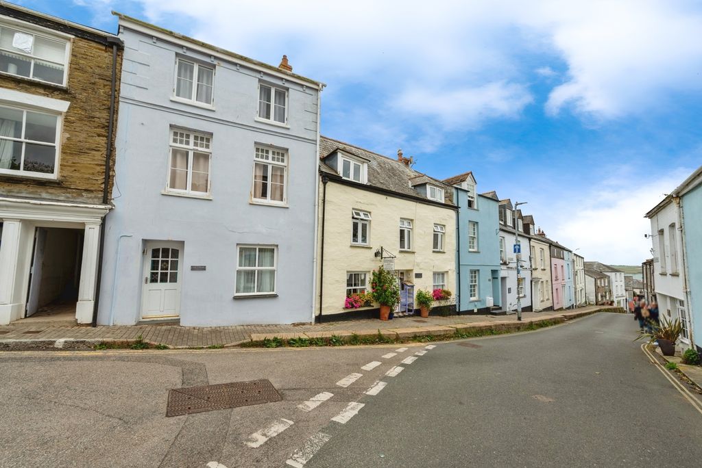 3 bed terraced house for saleCross Street, Padstow, Cornwall PL28