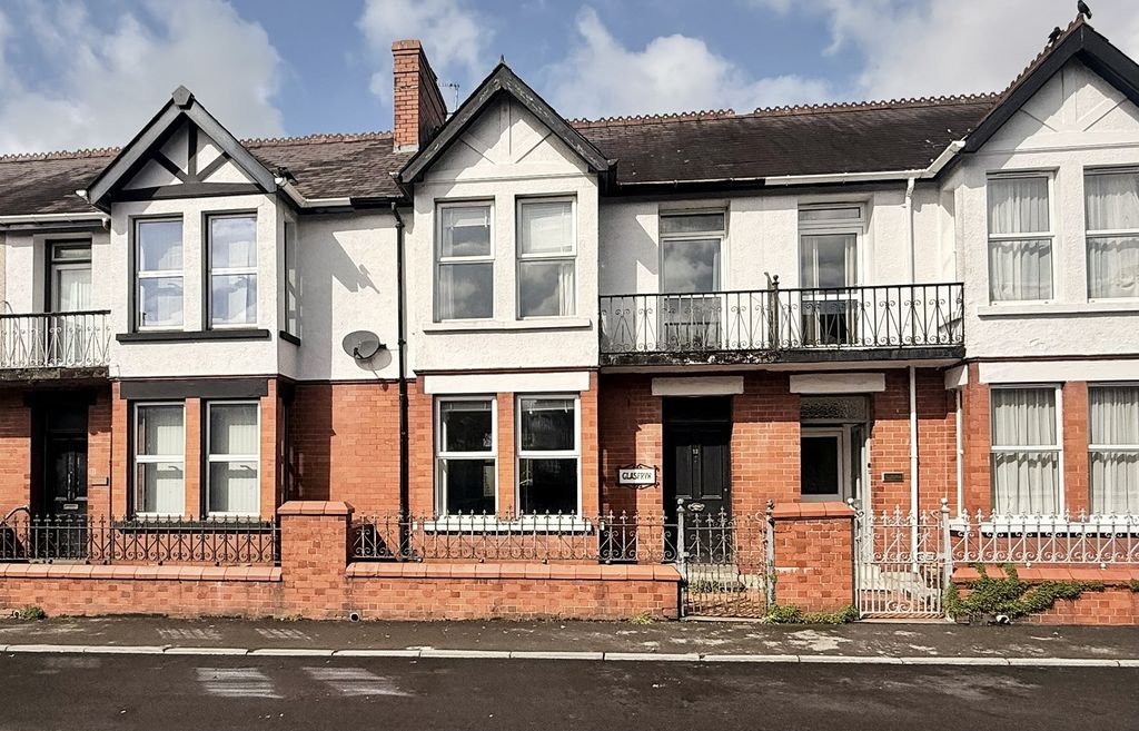 4 bed terraced house for saleGlasfryn, 12 New Road, Llandovery, Carmarthenshire. SA20