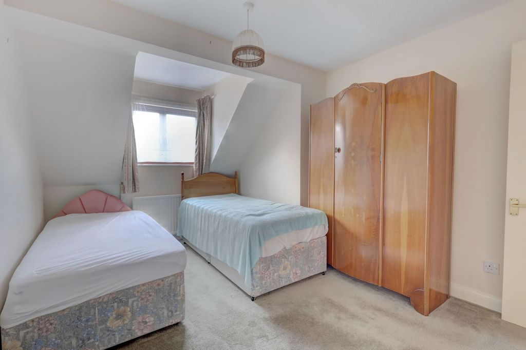 Additional image 6 of 4 bed end terrace house for saleJasmine Crescent, Princes Risborough, Buckinghamshire HP27