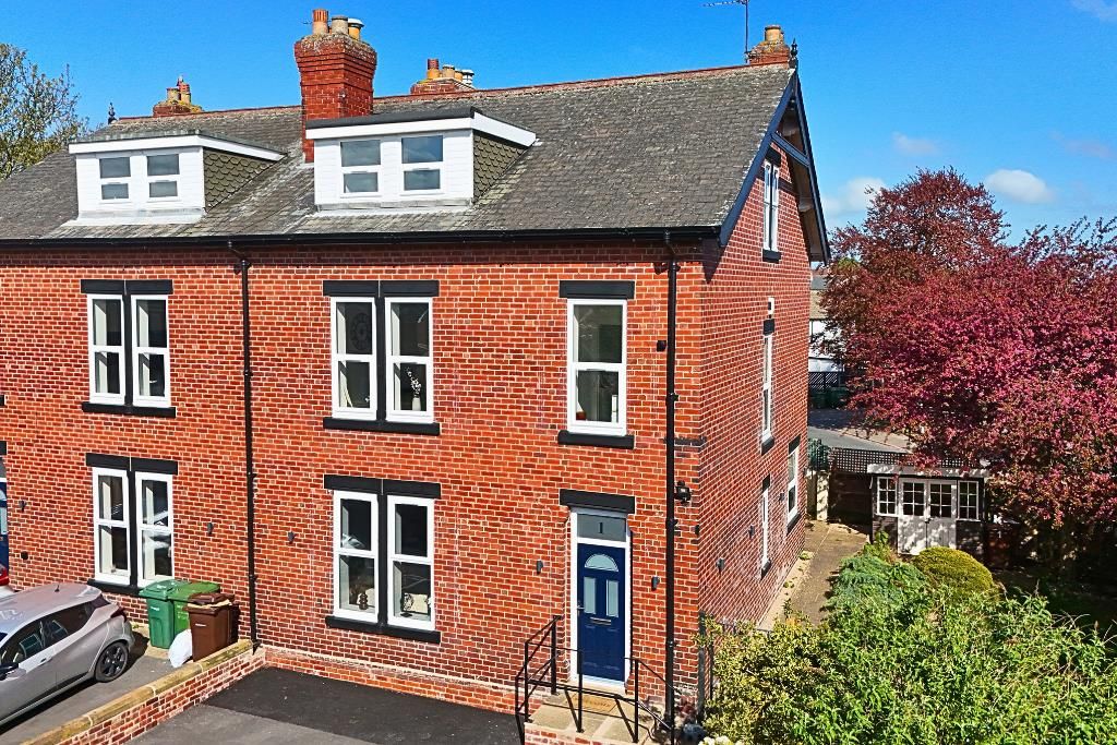4 bed semi-detached house for saleThe Mount, Normanton WF6