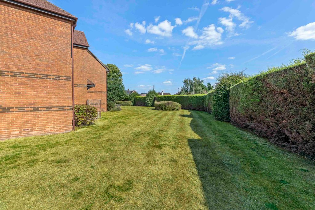 Additional image 19 of 3 bed flat for saleFlat 4, Denton Court, Bobmore Lane, Marlow, Buckinghamshire SL7