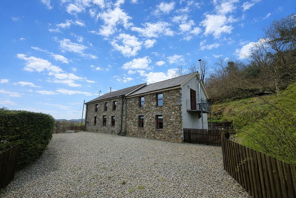 3 bed farm for saleDrefach, Llanybydder SA40 photo 3