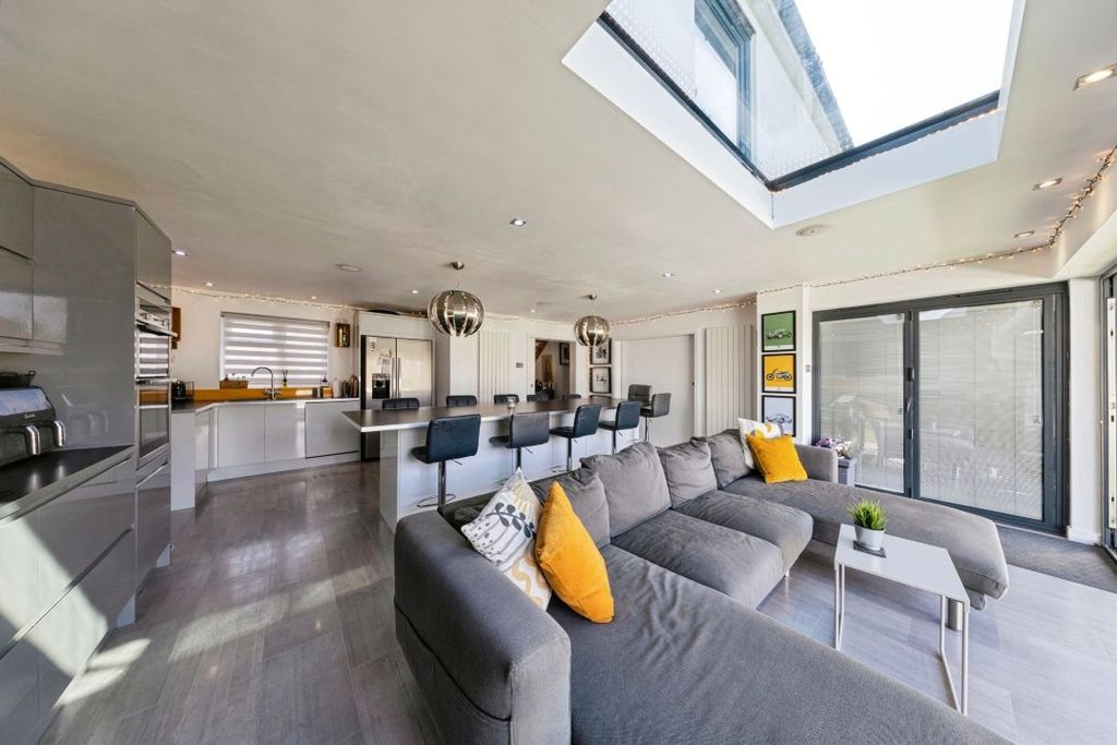 Additional image 8 of 5 bed detached house for saleCastle Meadow Close, Newport Pagnell MK16