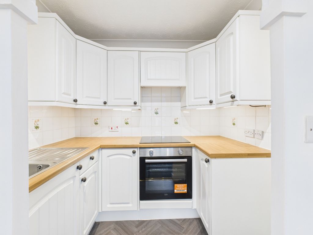 Additional image 3 of 1 bed flat for saleMere Court, Knutsford, Cheshire WA16