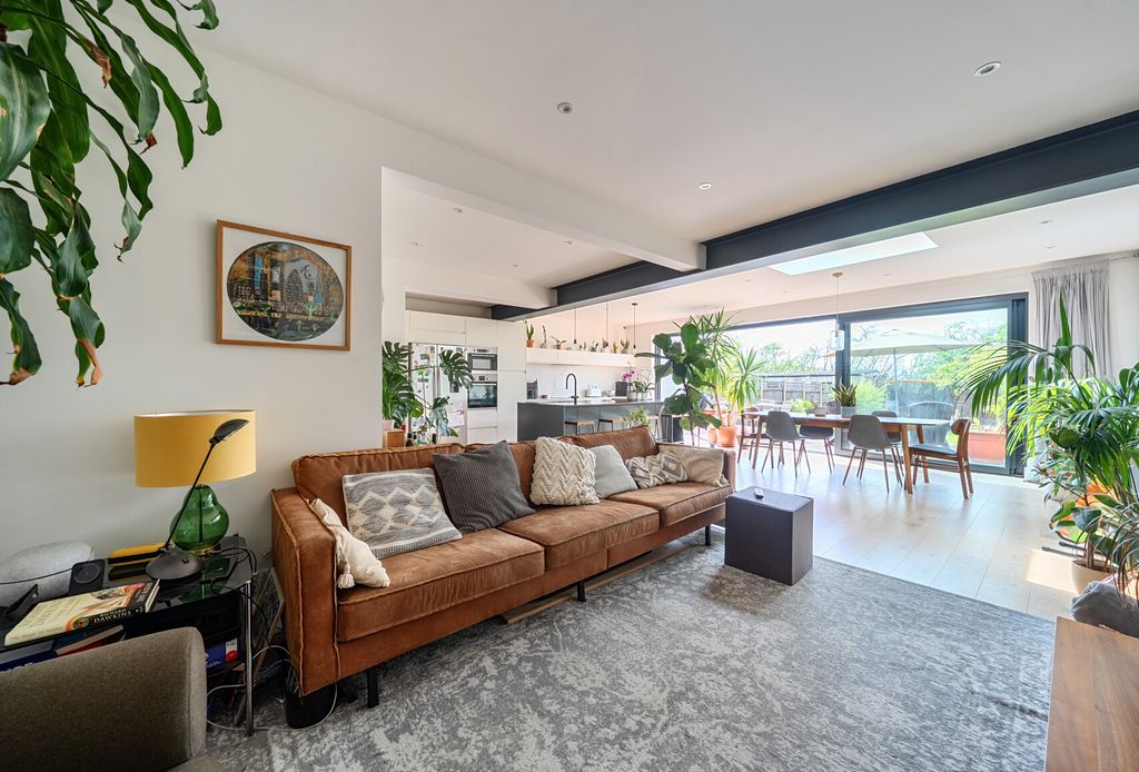 Additional image 6 of 3 bed semi-detached house for saleArundel Avenue, Morden SM4