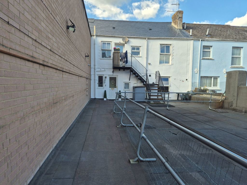 2 bed flat for saleHopkins Lane, Newton Abbot TQ12