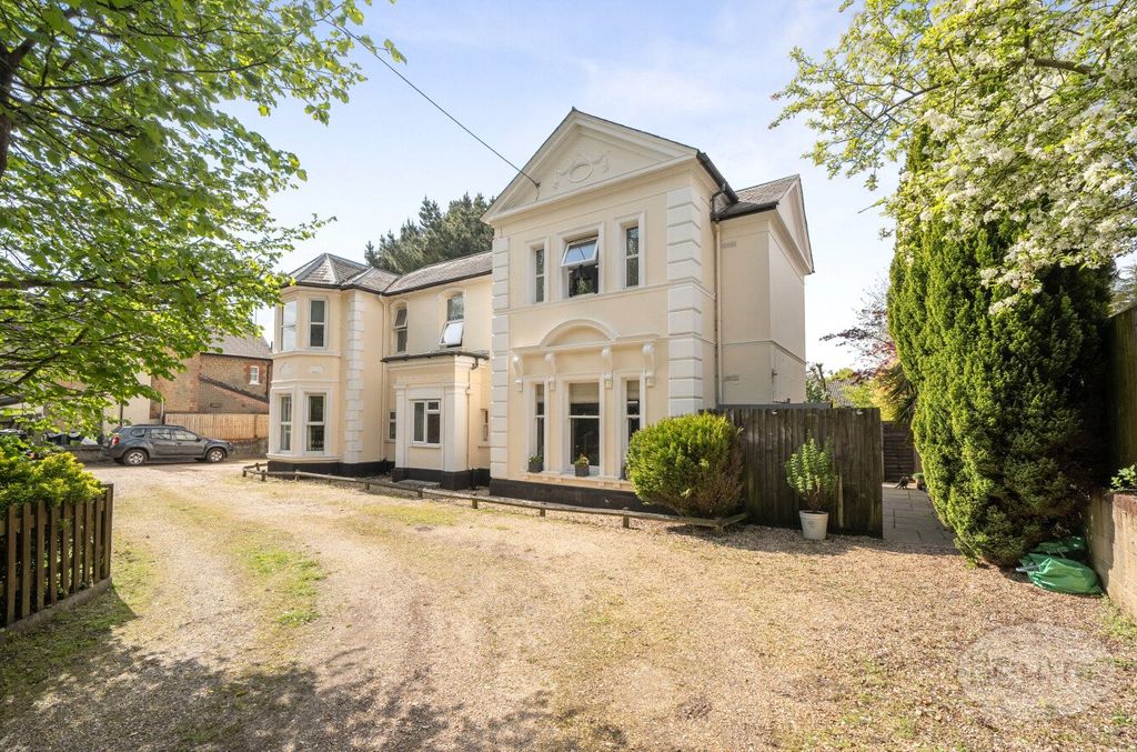1 bed flat for saleLondon Road, Hill Brow, Liss, Hampshire GU33