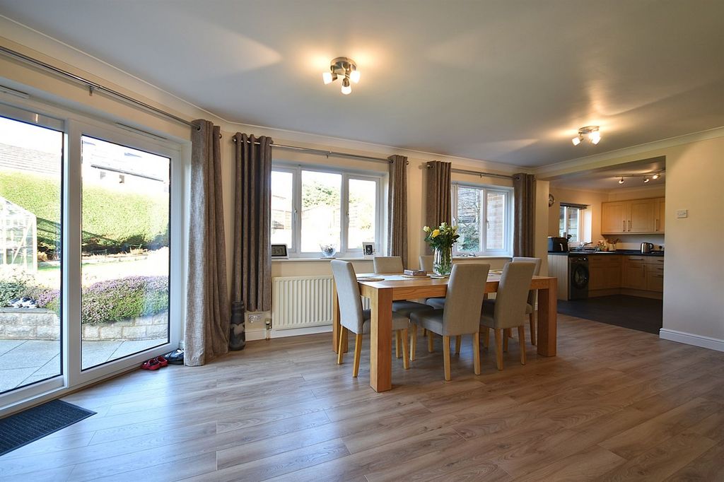 4 bed detached house for salePine Close, Macclesfield SK10 photo 4