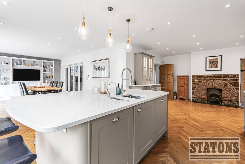 Additional image 10 of 4 bed detached house for saleThe Avenue, Potters Bar, Hertfordshire EN6