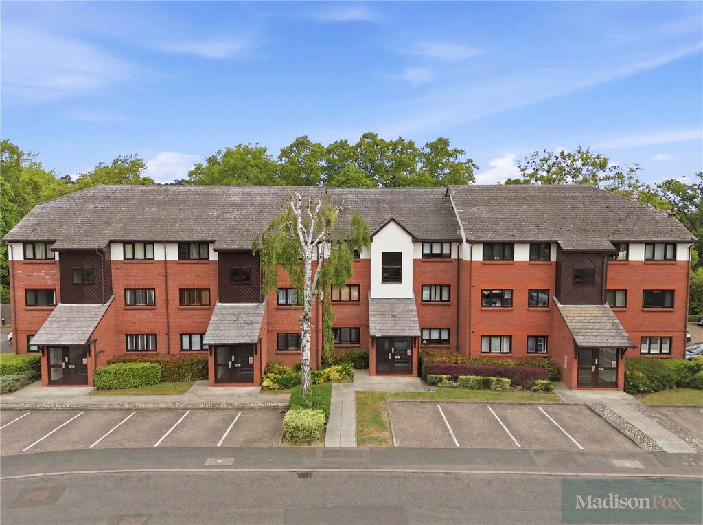 1 bed flat for saleMaple Gate, Loughton, Essex IG10