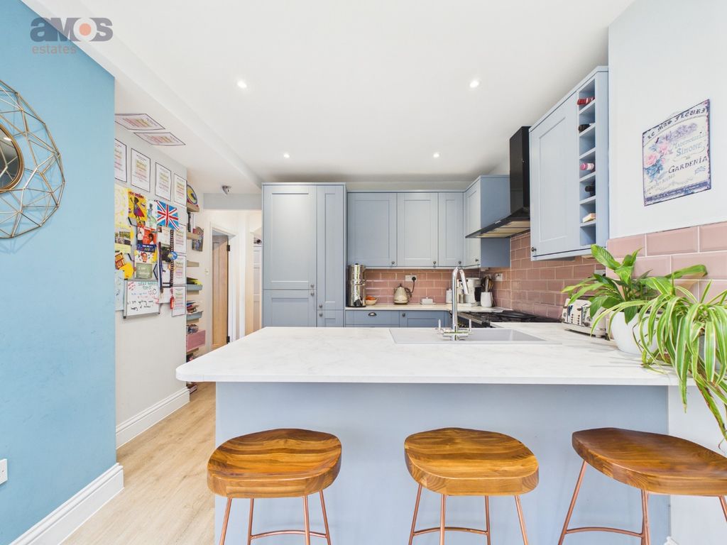 Additional image 9 of 2 bed flat for saleGrand Parade, Leigh-On-Sea SS9