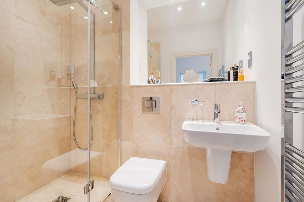 Additional image 15 of 2 bed flat for saleKings Drive, Midhurst GU29