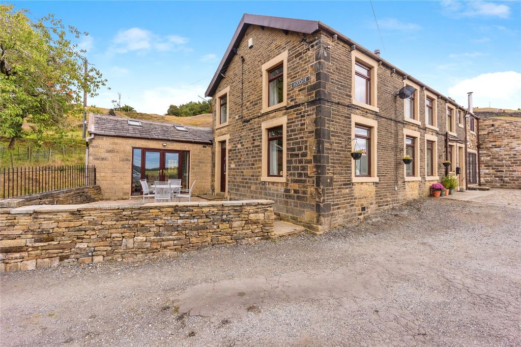 4 bed detached house for saleGrains Road, Shaw, Oldham, Greater Manchester OL2