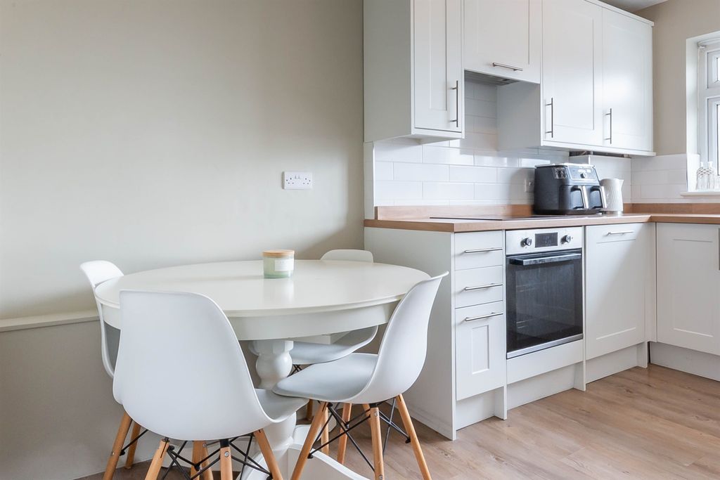 Additional image 9 of 2 bed flat for saleChurch Street, Maldon CM9