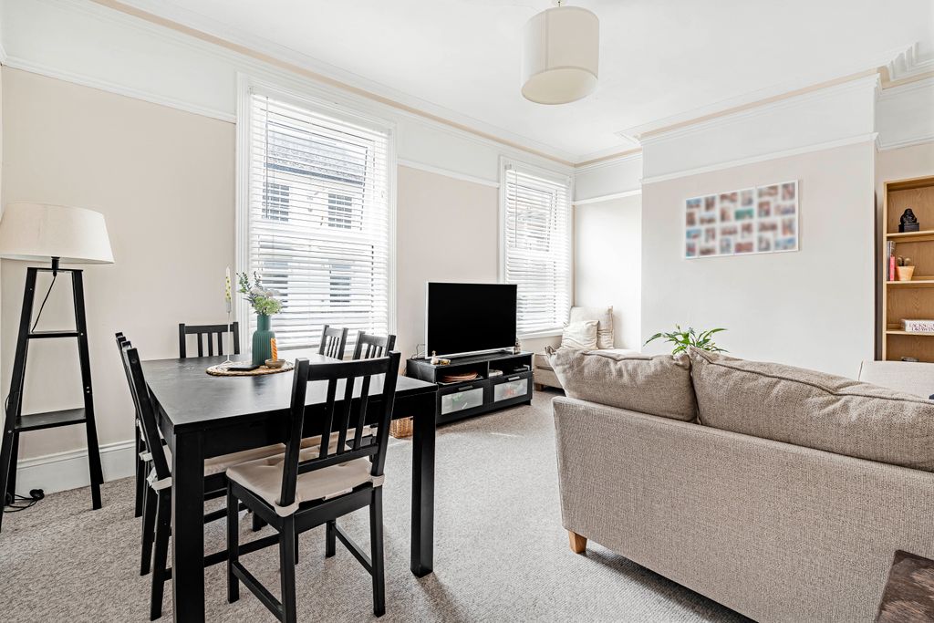 2 bed maisonette for saleQueen Street, Newton Abbot TQ12
