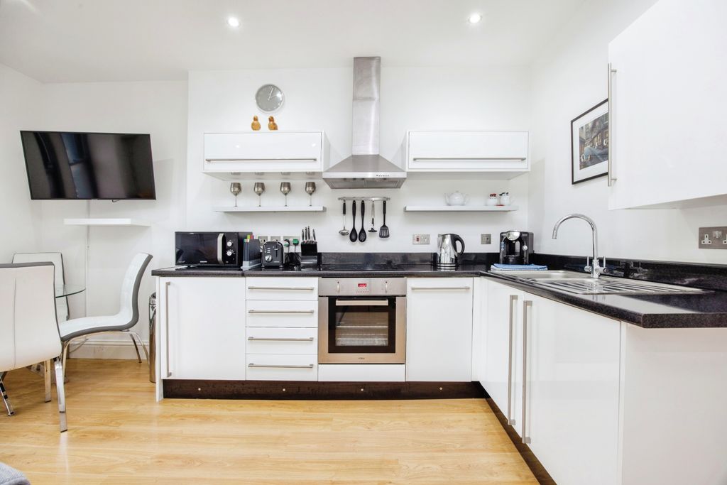 1 bed flat for saleFore Street, East Looe, Looe, Cornwall PL13 photo 2